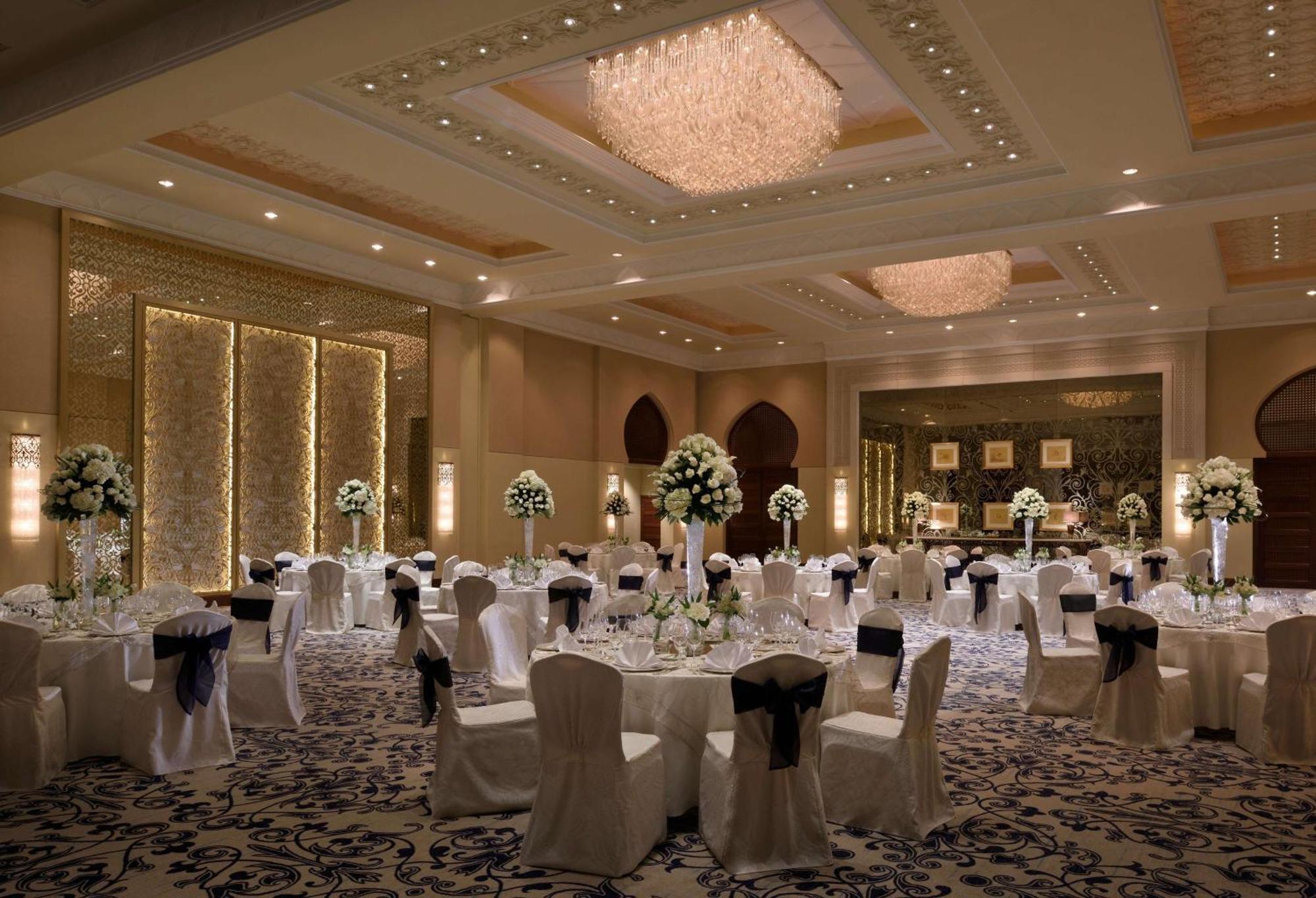 One&Only Royal Mirage Resort Dubai at Jumeirah Beach Bagian luar foto The ballroom at the Taj Mahal Palace