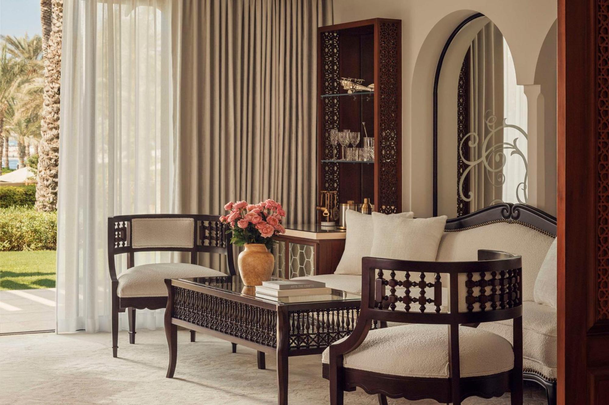 One&Only Royal Mirage Resort Dubai at Jumeirah Beach Bagian luar foto A living room at the Four Seasons Hotel, Cairo
